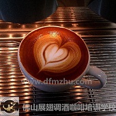 心形压纹咖啡拉花