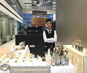 【佛山展翅调酒咖啡西点培训学校】2017年3月17日佛山庆丰路畅捷豹路虎4S店邀请韦杰花式调酒演出节目嘉宾！