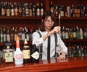 深紫鸡尾酒调制学员实操【调酒师培训】
