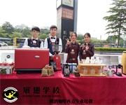 咖啡培训—贝纳颂大师咖啡馆 尊享装新上市活动，展翅学员现场进行意式咖啡拉花表演