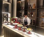 朱光.云山1号品鉴会，展翅蛋糕学员现场甜品太及咖啡制作